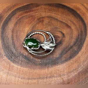 VINTAGE round brooch